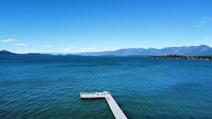 Vacation rental for 3 people, with yard in Flathead Lake