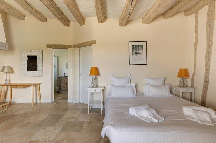 Location de vacances pour 14 personnes, avec piscine ainsi que terrasse et jardin à Ambillou - 3