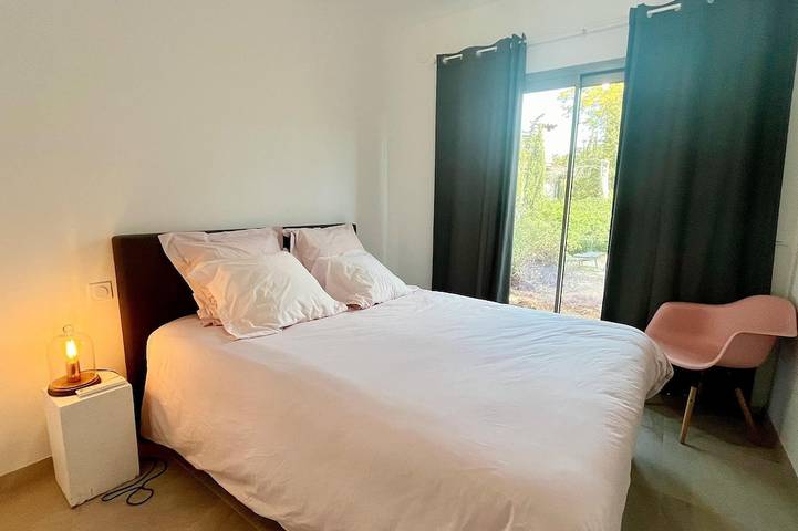 Gîte pour 4 personnes, avec jardin et jacuzzi, animaux acceptés dans Plage de la Baumette - 3