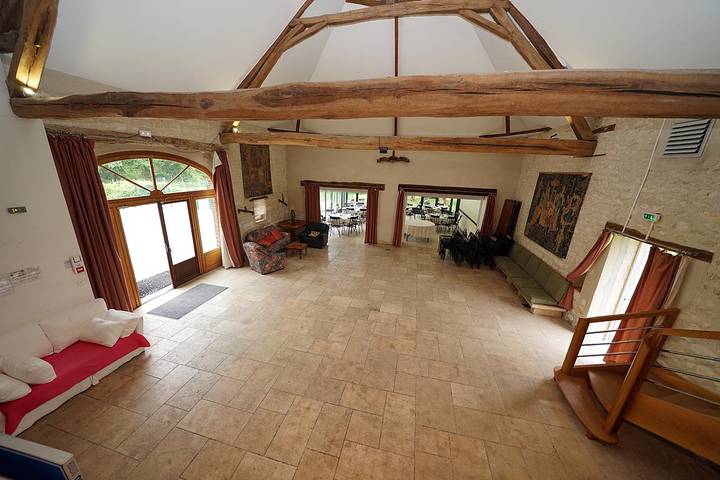 Gîte pour 25 personnes, avec jardin et piscine, animaux acceptés dans Neuvy-Sautour - 2