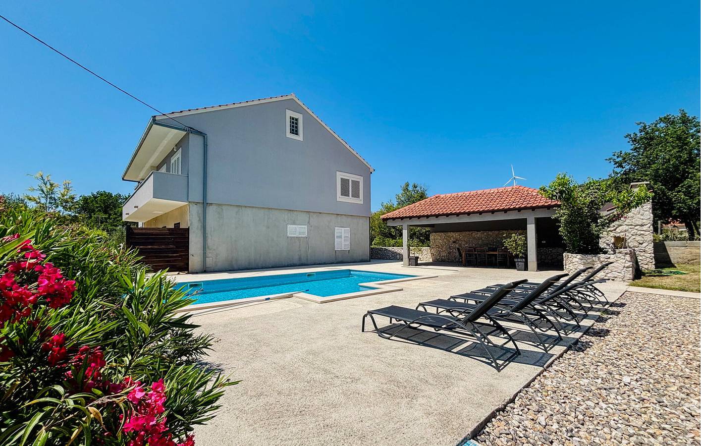 Entire holiday apartment, Holiday apartment for 7 people with garden in Dalmatian Zagora