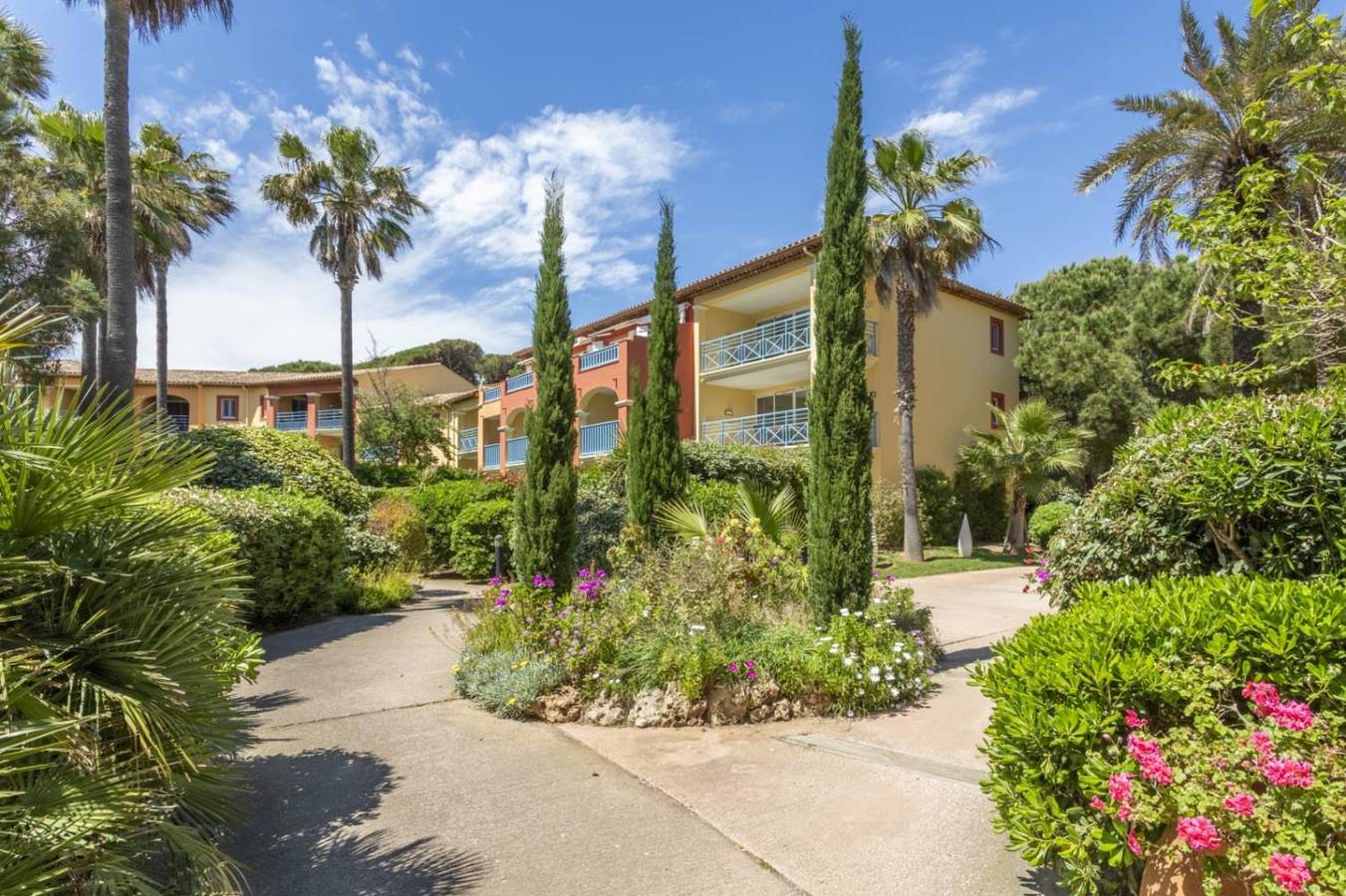 Ganzes Studio, Residence La Pinede S4p Vue Jardin in Hyeres, Parc national Port-Cros