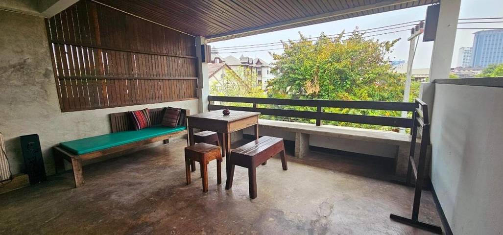 Casa de huéspuedes para 2 personas, con terraza y vistas en Chiang Mai