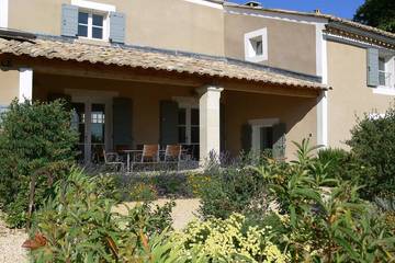 Cottage pour 6 personnes, avec jardin ainsi que terrasse et piscine à Vinsobres