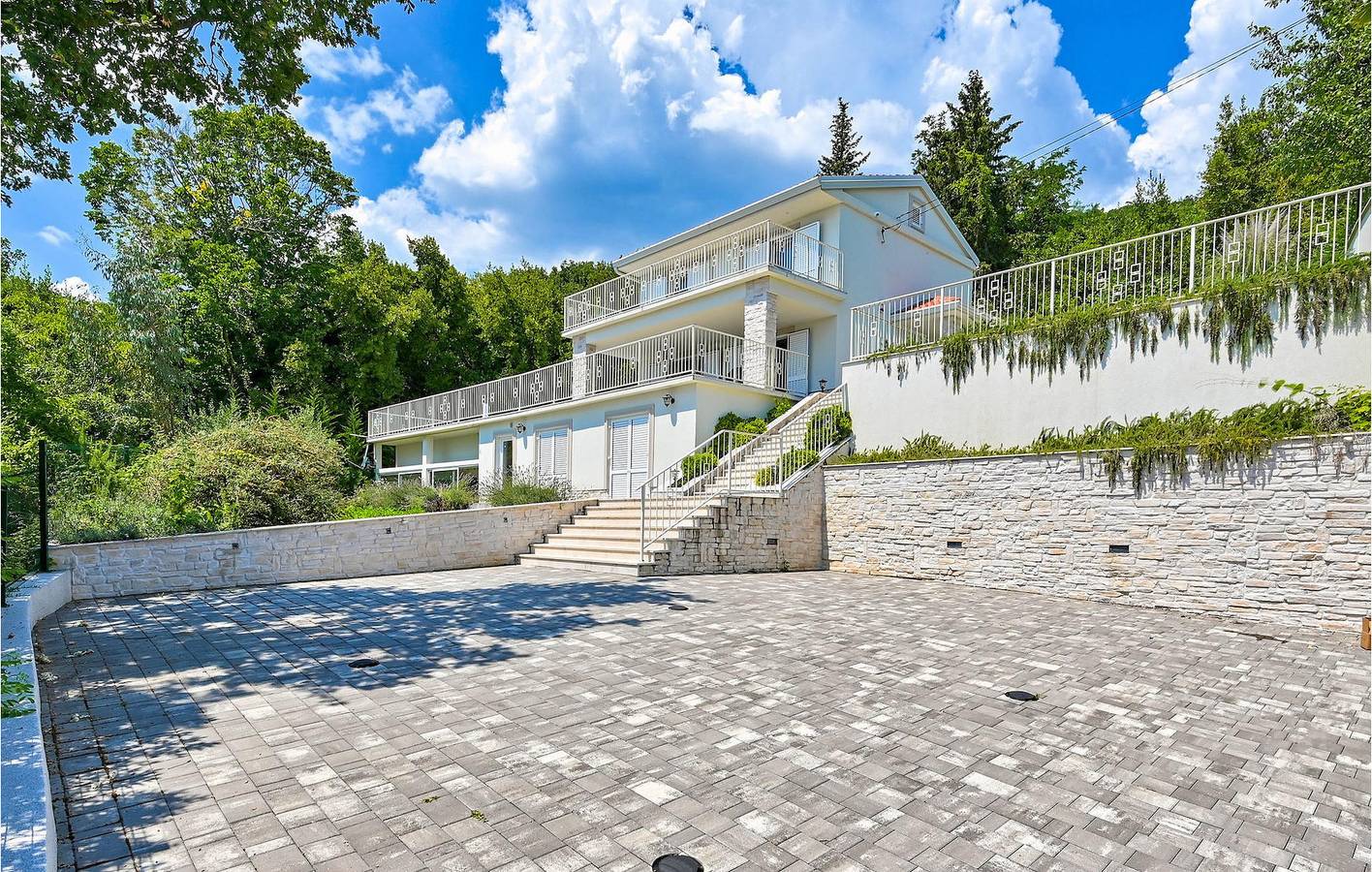 Spacious 150m² Apartment with Pool near Dog Beach in Opatija Riviera