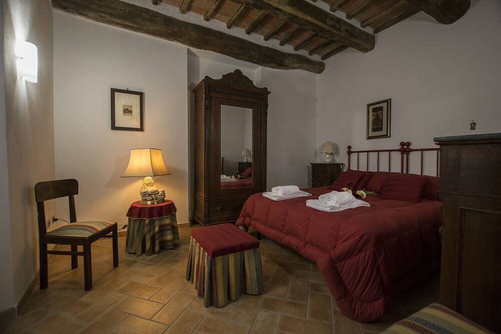 Geheel appartement, Appartement in een Herenhuis Toscaanse platteland in Monticiano, Provincie Siena