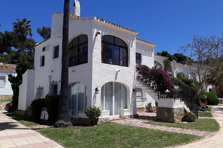 Appartement de vacances pour 4 personnes, avec balcon/terrasse et piscine ainsi que terrasse et jacuzzi - 1