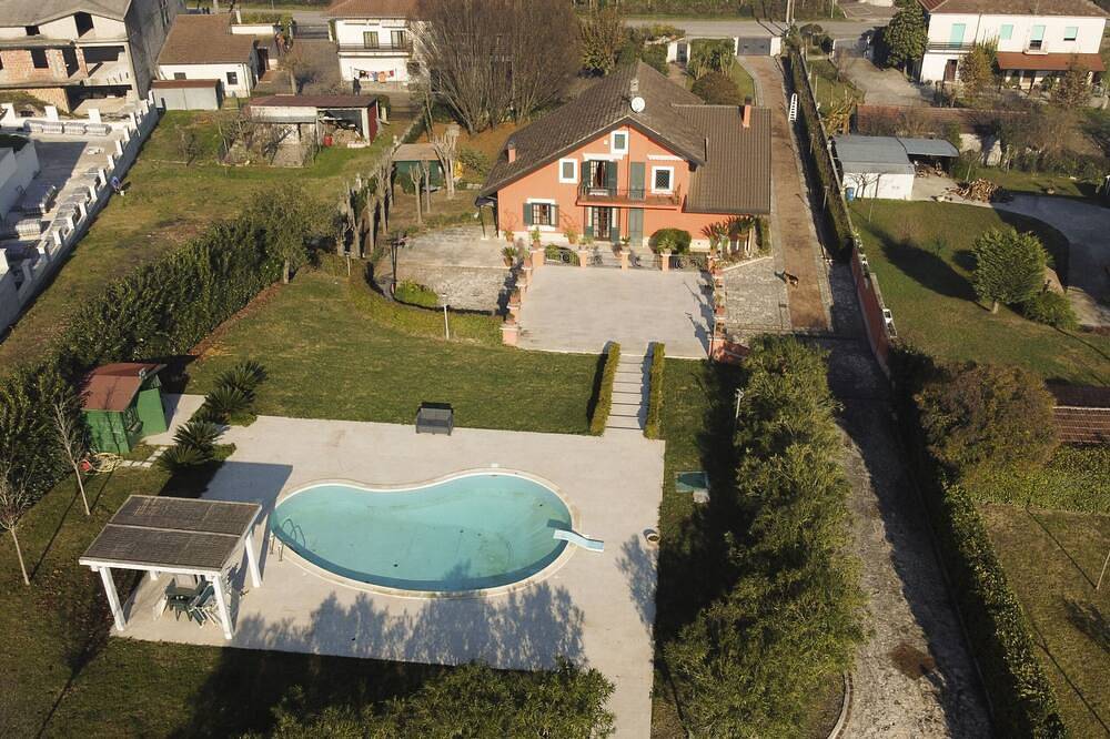 Villa Annamaria, villa with private pool, parking, large spaces, in Cassino in Cassino, Frosinone Provinz