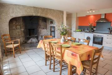 Gîte pour 7 Personnes dans Les Monts-Verts, L'Aubrac, Photo 2