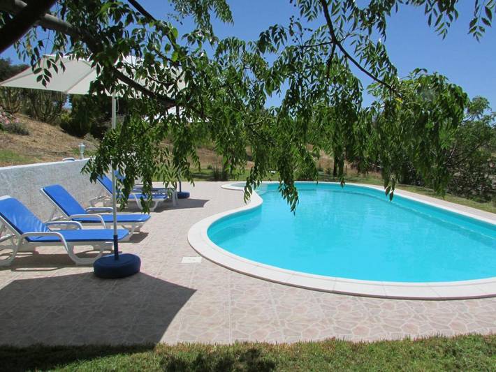 Location de vacances pour 10 personnes, avec vue et piscine ainsi que bassin pour enfant et jardin dans Almodôvar