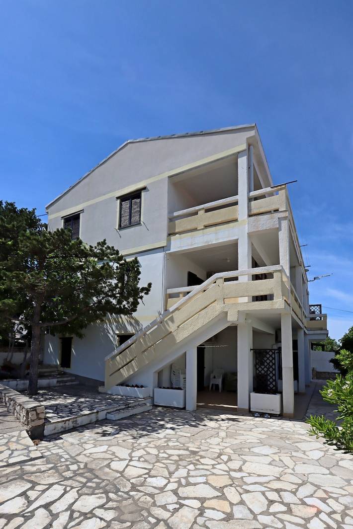 Apartamento entero, Apartamento para dos personas con terraza y vista al mar Pag A-18345-a in Gradska plaža (Pag Town), Pag Ciudad