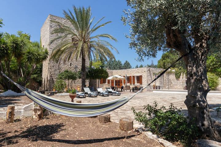 Villa 'Torre Cappavecchia' con piscina privata, terrazza privata e aria condizionata in Molfetta, Provincia di Bari