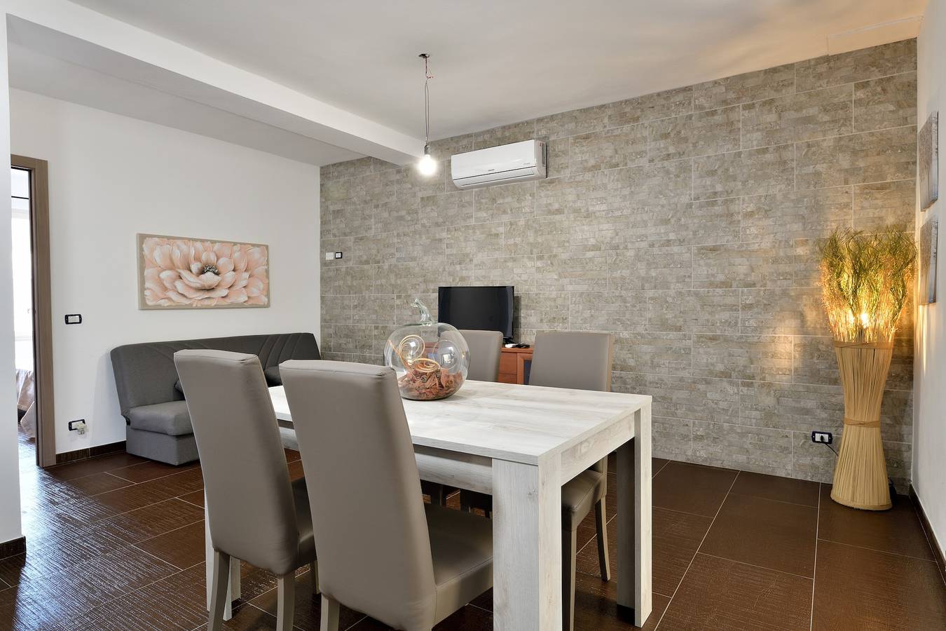 Appartamento intero, Appartamento "Damaria" con giardino in comune, aria condizionata e Wi-Fi in Loceri, Barbagia