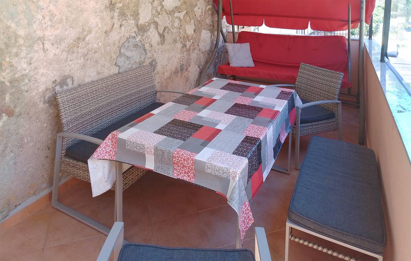 Gemütlich, 2 km von der Küste entfernt: Modernes Apartment mit Terrasse und Parkplatz in Zadar (Kommun), Iz