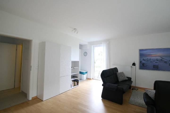 Entire apartment, Helle, moderne Wohnung mit Balkon u. Blick aufs Meer, wenige Minuten zum Strand in Nienhagen, Rostock and Surroundings