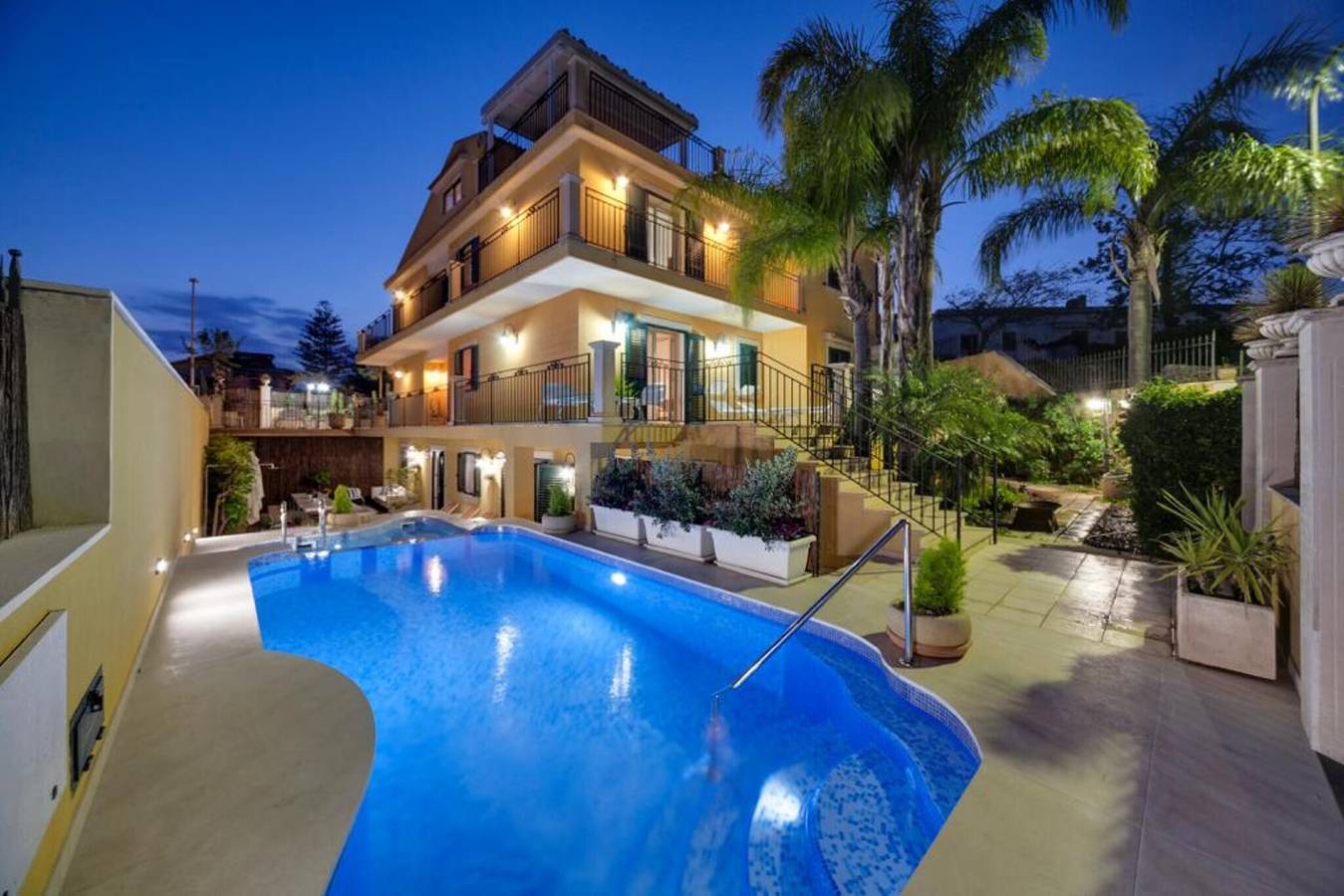Appartamento intero, Appartamento 'Venere In Villa' con piscina condivisa, Wi-Fi e aria condizionata in Marina di Ragusa, Provincia di Ragusa