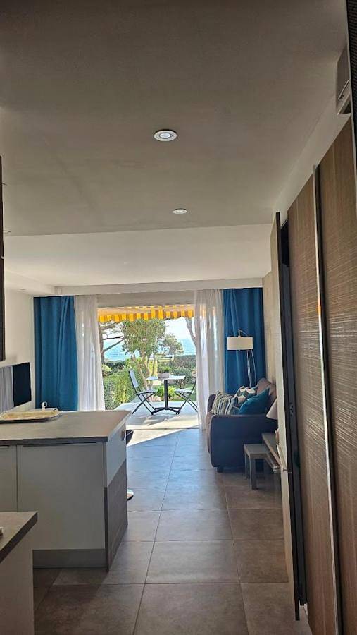 Gîte pour 2 personnes, avec jardin ainsi que terrasse et vue dans Plage Du Capelan Bandol - 2