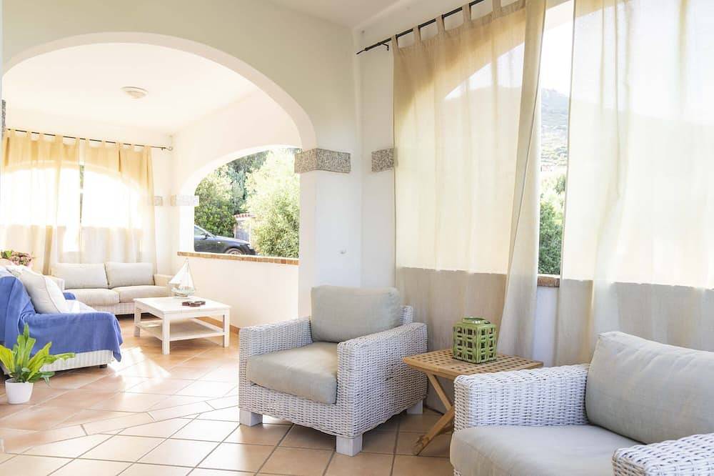 Ganze Wohnung, Residenz Rocca Rosa mit Pool und Blick auf das Meer, Spa, Wi-Fi, Klimaanlage, Grill in Lu Fraili di Sopra, San Teodoro