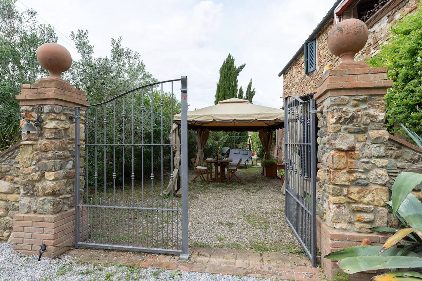 Appartamento intero, Appartamento 'Casa Zalea - Casale Rosmarino' con Giardino Privato, Wi-Fi e Aria Condizionata in Suvereto, Costa degli Etruschi