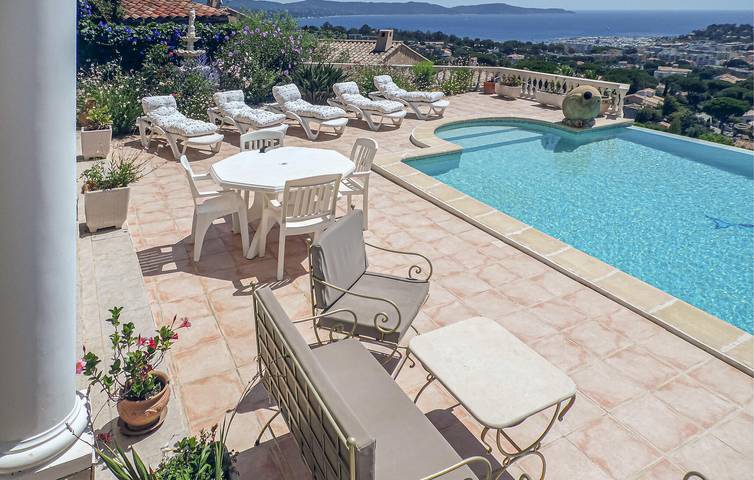 Appartement en bord de mer avec piscine, terrasse et Wi-Fi - À 1,5 km de la plage in Cavalaire-sur-Mer, Côte méditerranéenne (France)
