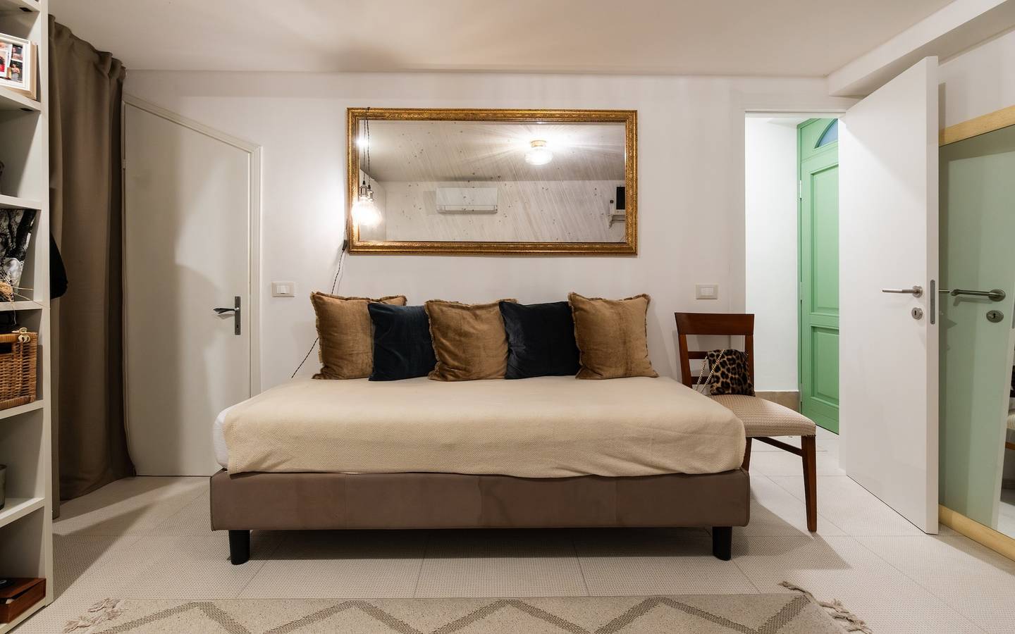 Homestay 'Residenza Tre Cuori' with Lake View, Wi-Fi and Air Conditioning in Torri del Benaco, Garda Mountains