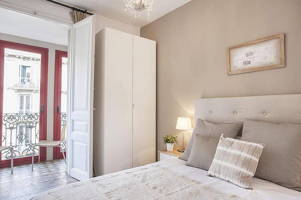 Entire apartment, The Grande 1 Apartment on Valencia St. Ideal for families in Barcelona Centre, Barcelona