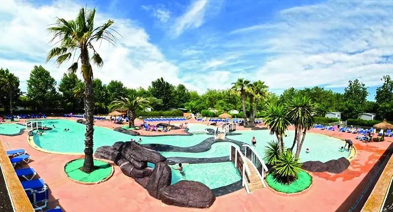 Camping pour 6 personnes, avec terrasse à Vias - 4