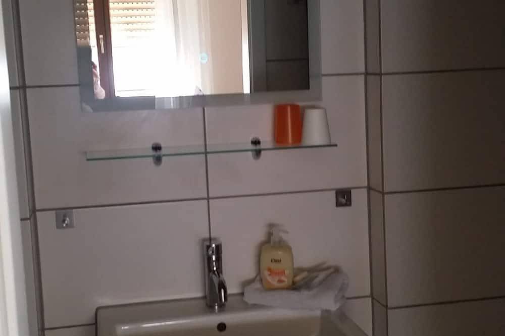 Ganze Wohnung, Fewo im Erdgeschoss für 1 - 2 Personen für Urlauber und für Geschäftsreisende in Oberzent, Odenwaldkreis