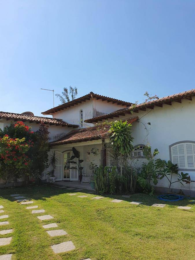 Casas e apartamentos de temporada para 7 pessoas, com jardim e vista para o lago e ainda vista and piscina, com animais de estimação em Araruama