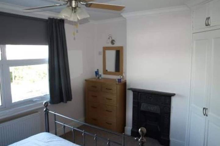 2 bedroomed cottage in Hythe, Kent, close to amenities and beach. Dogs welcome. in Hythe, Kent