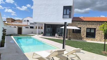 Casa rural para 7 personas, con piscina además de jardín y vistas en Comarca de Trujillo