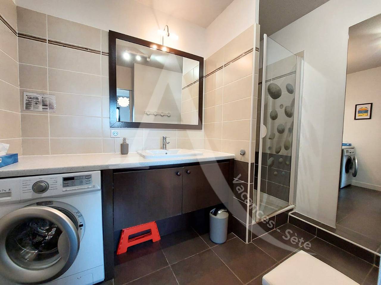 Entire apartment, Holiday apartment for 5 people with terrace in Sete, Côte d'Améthyste