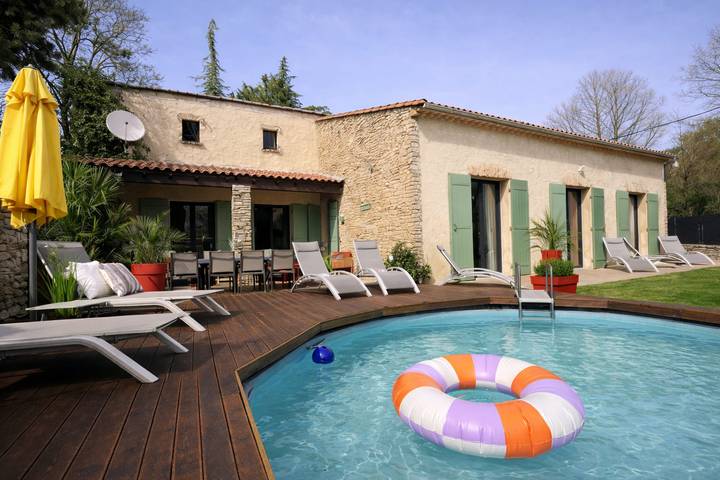 Maison de vacances pour 6 personnes, avec piscine ainsi que terrasse et jardin, adapté aux familles à Fontaine-de-Vaucluse