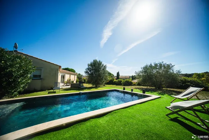 Villa für 8 Personen, mit Garten und Pool sowie Terrasse - 1