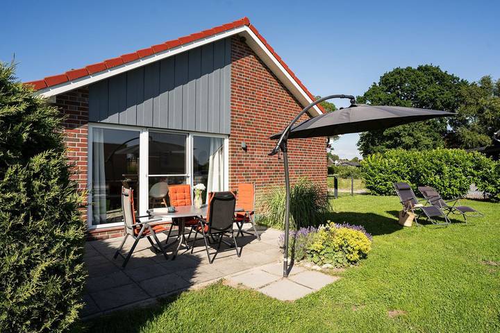Ferienhaus für 5 Personen, mit Terrasse und Garten in Jade