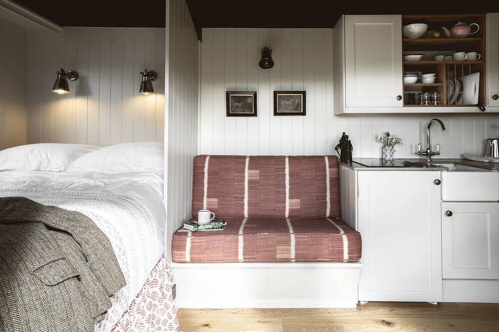 Entire apartment, Situated in Tulliemet valley on an old shepherd’s hill track, our huts enjoy breathtakingly long vie in Perthshire