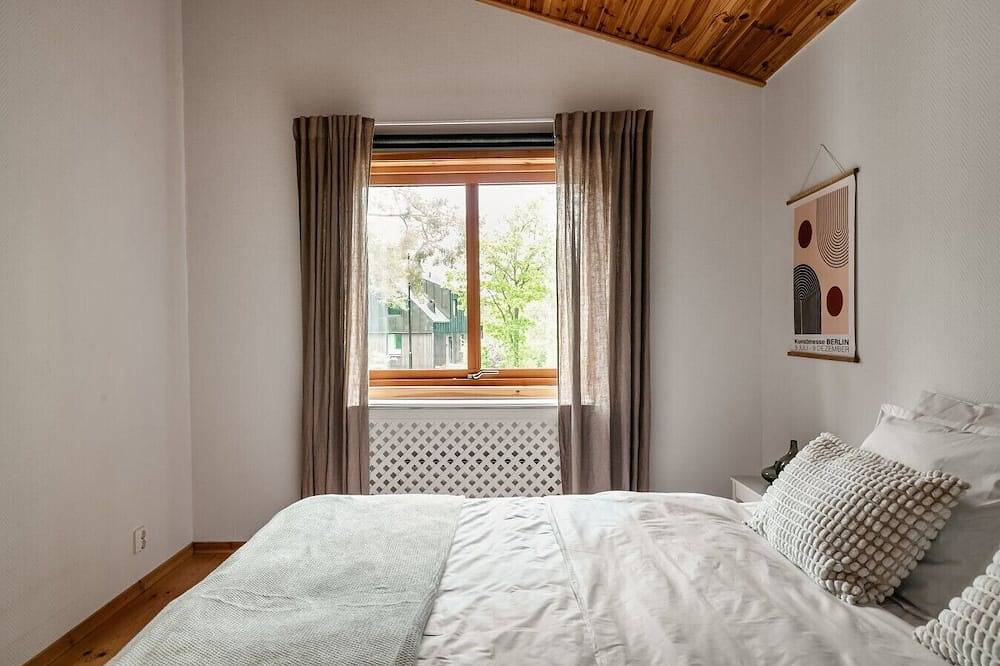 Stylish 3-Bedroom Home by Forest & Swimming Spots in Nacka, Stockholmer Schärengarten