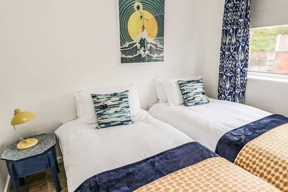 Sea Snug, pet friendly, character holiday cottage in Spittal in Tweedmouth, Northumberland