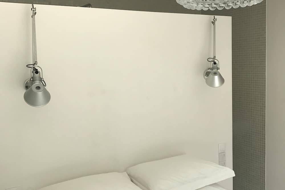 Maison bobo raffinement confort luxe 8 mins Angers centre piscine chauffée /spa in Briollay, Région d'Angers