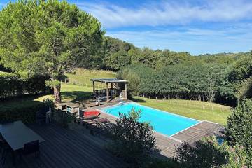 Gîte pour 12 personnes, avec jardin et terrasse à Mouguerre