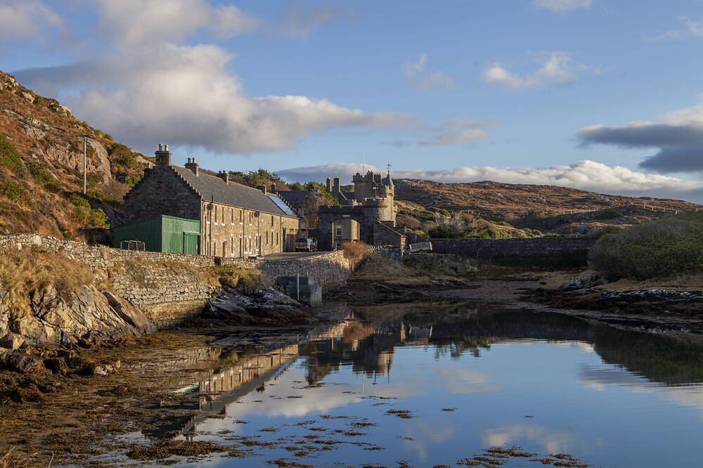 Castle Cottage - sleeps 6 guests  in 3 bedrooms in Lewis and Harris, Äußere Hebriden