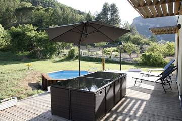 Gîte pour 4 personnes, avec jardin et terrasse à Curnier