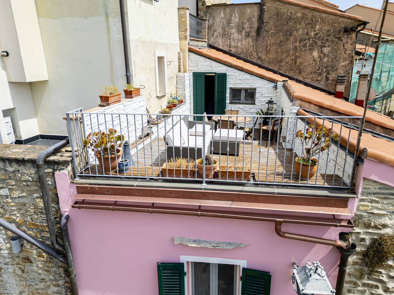 Ganze Ferienwohnung, Ferienwohnung für 4 Personen mit Terrasse in Cipressa, Riviera di Ponente