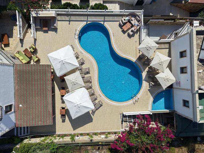 Hôtel pour 2 personnes, avec vue et terrasse ainsi que piscine et jardin