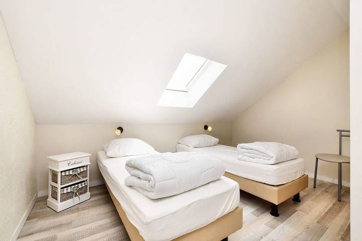 Location de vacances pour 20 personnes, avec terrasse et sauna ainsi que piscine et jardin, animaux acceptés à Chiny - 2