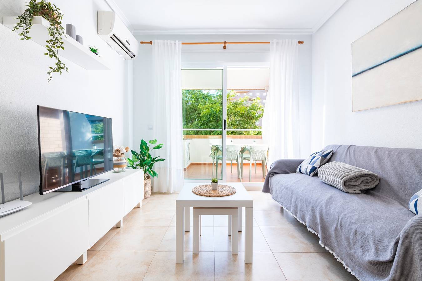 Apartamento entero, Alojamiento en Playa de Marina d'Or con vistas a la montaña, piscina y Wi-Fi in Marina d'Or, Oropesa del Mar