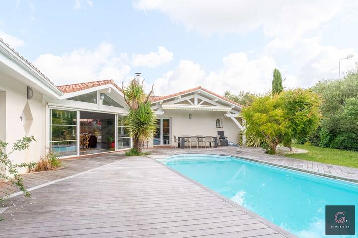 Appartement de vacances pour 8 personnes, avec terrasse et piscine