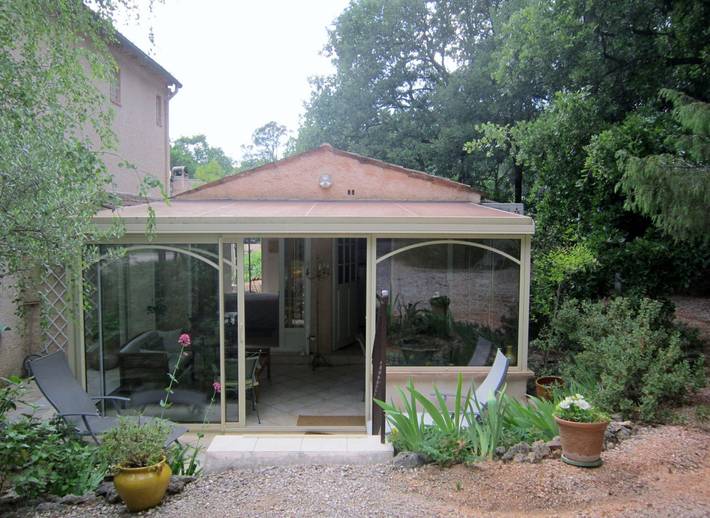 Gîte pour 2 personnes, avec terrasse ainsi que jardin et piscine à Lorgues - 2