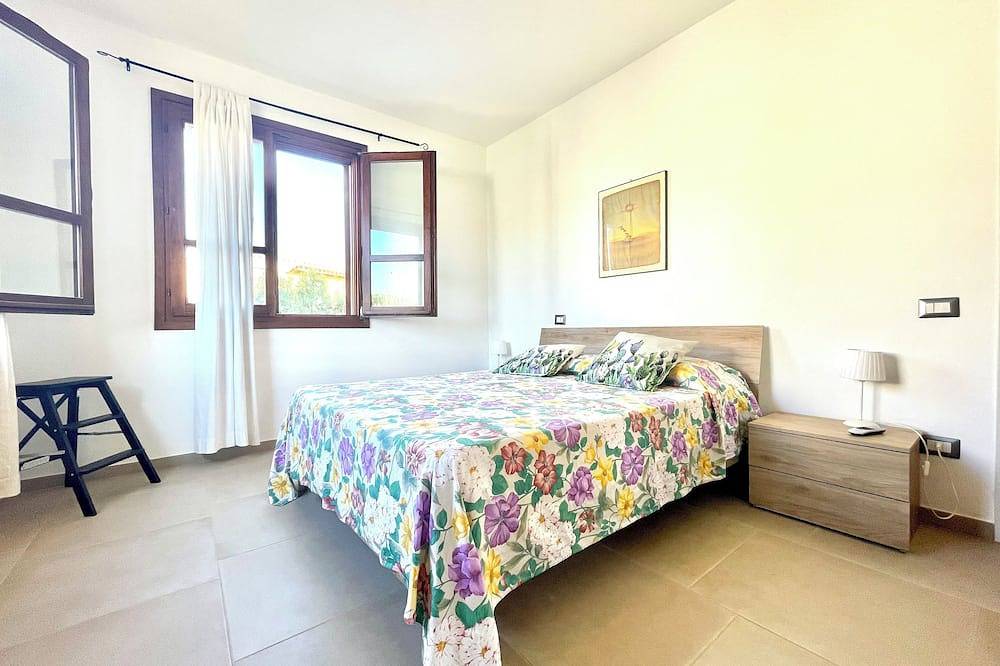 Ganze Wohnung, \" Beach House with Terrace \" in Torre di Bari, Ogliastra Provinz
