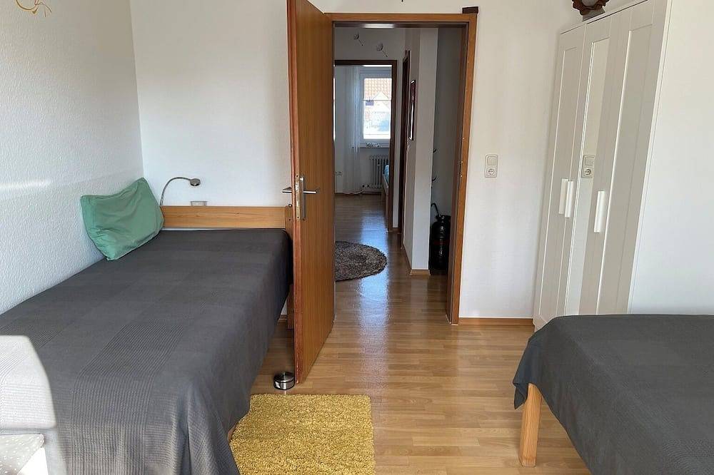 Ganze Wohnung, Große, helle, freundliche Ferienwohnung mit 2 Schlafzimmern und Balkon in Bad Königshofen i.Grabfeld, Rhön-Bayern